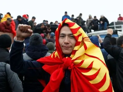 Президент Киргизстану заявив, що країна на фоні протестів стоїть перед "межею небезпеки" та "розпаду"