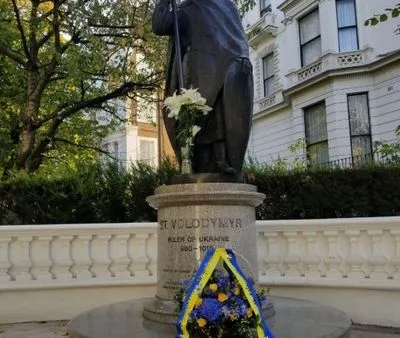 До пам’ятника Володимиру Великому в Лондоні поклали квіти від імені Зеленського