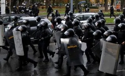 Во время разгона протестов в Беларуси задержали около 200 человек - правозащитники