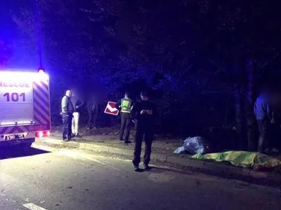 На Прикарпатье легковушка слетела с дороги в обрыв: два человека погибли, еще трое пострадали