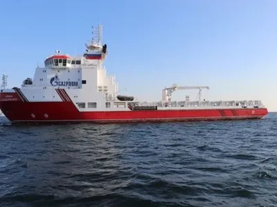 Северный поток-2: судно для подачи труб газопровода направилось в Балтийское море