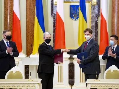 Україна і Польща підписали договір щодо доступу до об’єктів приватизації: що він передбачає