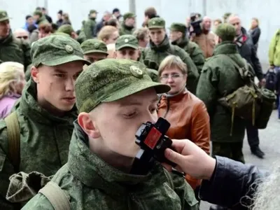 В оккупированном Крыму зафиксировали еще 16 уголовных дел за уклонение от службы в армии РФ