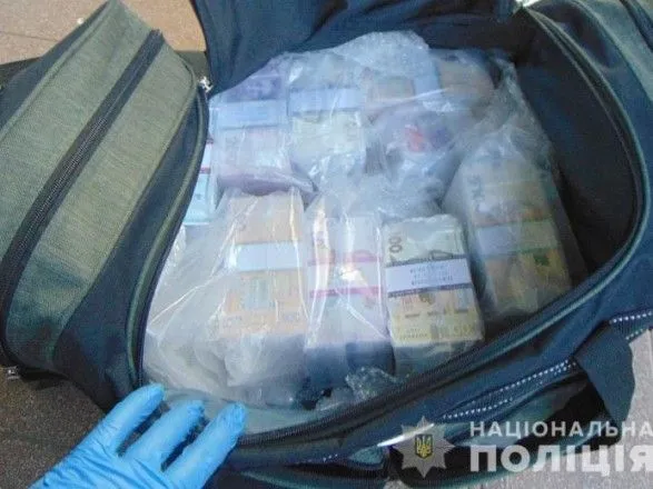 У Києві затримали шахрая, який "обміняв" понад 33 тис. дол. на сувенірні гривні