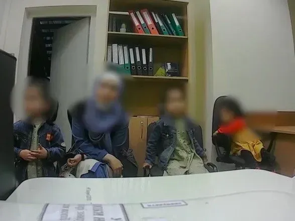 Жінка з фальшивим паспортом намагалася вилетіти із Львова до Стамбула з трьома малолітніми дітьми