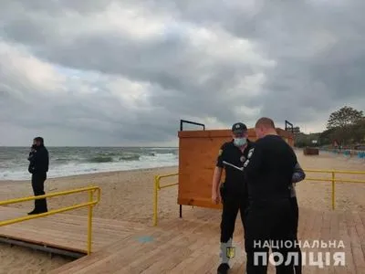 Кинувся рятувати друзів: на Одещині у морі потонув підліток