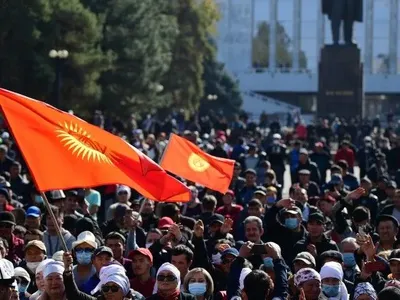 Ситуація у Киргизстані: в.о. президента подав у відставку через півдня на посаді, главою держави - стане прем'єр