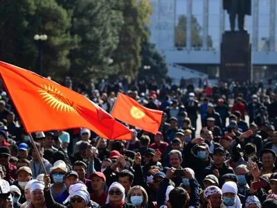 Ситуація у Киргизстані: в.о. президента подав у відставку через півдня на посаді, главою держави - стане прем'єр