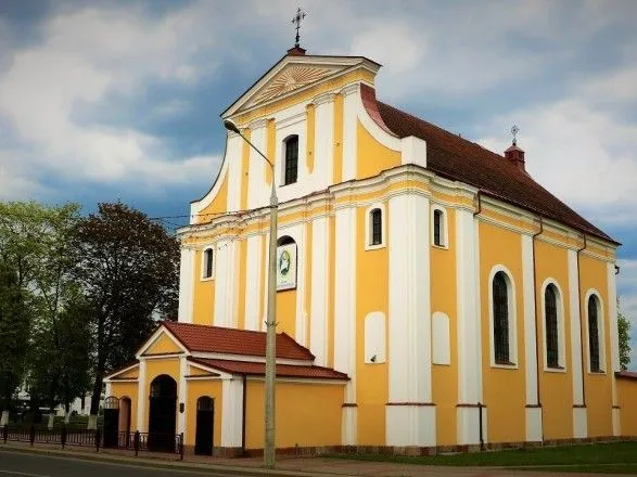 В Беларуси за молитву перед костелом осудили польскую активистку
