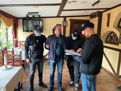 Сговор в ГБР: жителя Харькова задержали за вымогательство от следователя 20 тыс. долларов