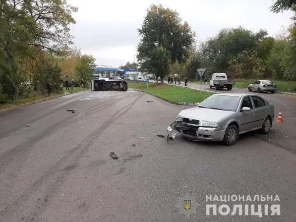 В Запорожье перевернулась маршрутка с пассажирами: есть пострадавшие