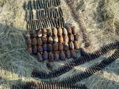 На Луганщині на дні змілілих водоймищ виявили два схрони боєприпасів