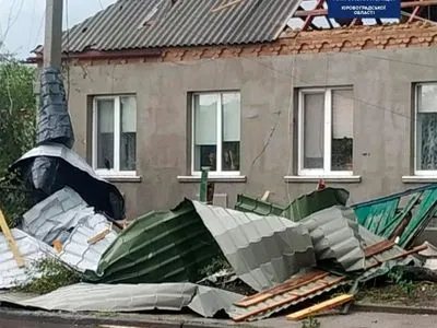 В Кропивницком свирепствовал ураган: повреждены крыши 20 домов, повалены 30 деревьев