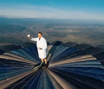 С кофе на вершине воздушного шара: видео украинца покорило сеть