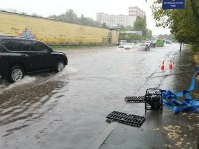 Київ залило дощем: фото підтоплених вулиць