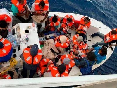 У побережья Флориды с тонущего судна спасли более 20 человек