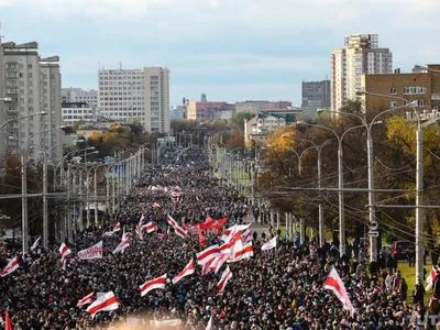 Силовики у Мінську відкрили стрілянину на марші