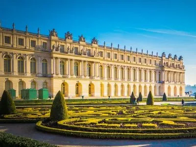 Во Франции мужчина назвался "королем" и проник в Версальский дворец