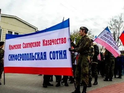 СМИ: в аннексированном Крыму решили усилить патрулирование улиц с казаками и "самообороной"