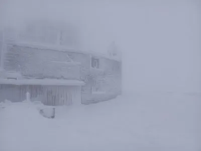 Высокогорье Карпат покрыто снегом
