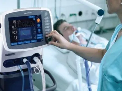 В больницах для больных COVID-19 задействовано 10% аппаратов ИВЛ - Минздрав