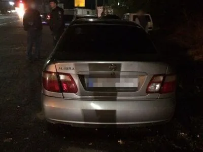 В Харькове двое иностранцев обокрали автомобиль местного жителя