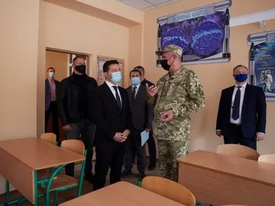 Зеленский посетил "Кадетский корпус" в Луганской области