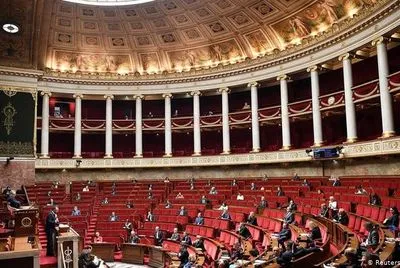 Парламент Франції проголосував за продовження НС через COVID-19 до лютого