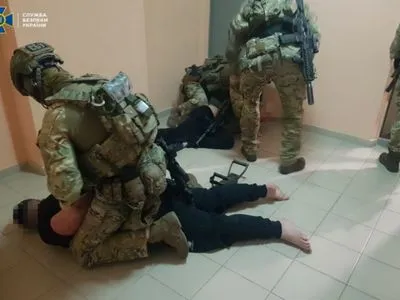 "Прослушка" и рейдерство: в Украине разоблачили около 100 членов "охранно-детективной" банды