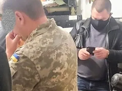 В Николаеве арестовали сотрудника СИЗО, который систематически снабжал заключенных наркотиками
