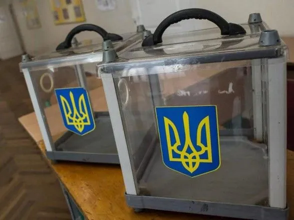 В Киевской области на полу "гасили" неиспользованные бюллетени