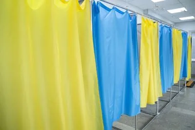 В Одесской области по инициативе одного из кандидатов в депутаты сделали дополнительные кабины для голосования