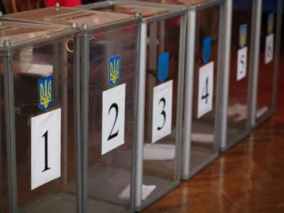 На Прикарпатье на нескольких участках голосуют без паспортов и номеров на бюллетене
