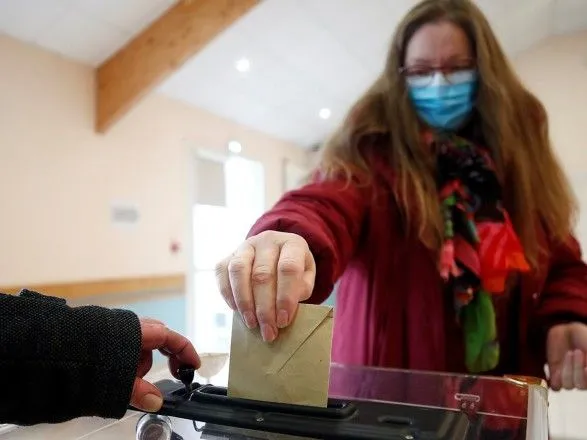 На Херсонщині зафіксували випадки голосування поза кабінками