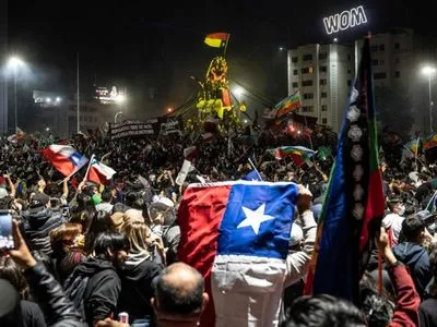 У Чилі за допомогою референдуму скасували конституцію часів Піночета: у країні народні гуляння