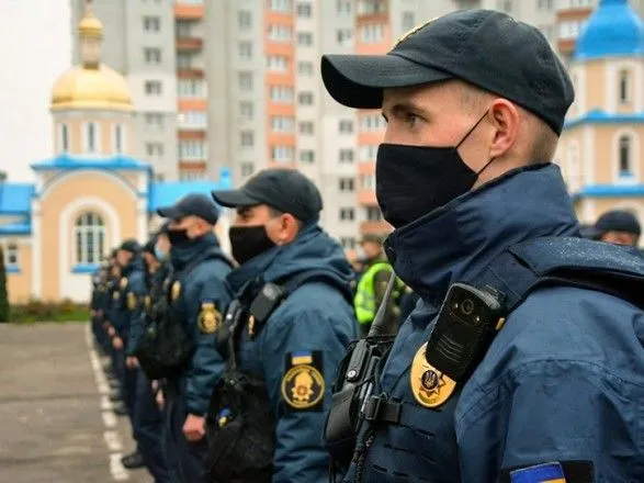 Общественный порядок в день выборов в Украине обеспечивали более 10 тысяч "нацгвардейцев"