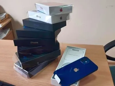 В "Борисполе" и "Жулянах" зафиксировали первые незаконные попытки ввоза в Украину новых iPhone 12