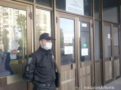 З ТВК у Вінниці хотіли вигнати спостерігача, викликали поліцію