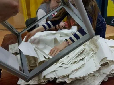 На Закарпатье к подсчету голосов "присоединились" глава сельсовета и журналист