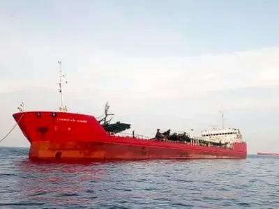 Вибух на російському танкері в Азовському морі: судно буксирують до окупованого Криму
