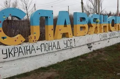На Донеччині пасажири маршрутки принизили жінку за українську мову