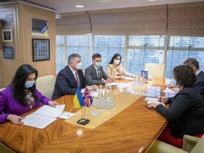 Аваков підкреслив необхідність відкриття в Україні британського візового центру