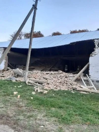 В Кировоградской области в результате обрушения здания человек оказался под завалами