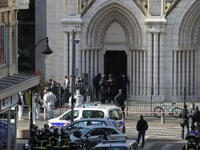 Четвертая попытка атаки: в пригороде Парижа задержали вооруженного мужчину, который хотел "сделать так, как в Ницце"