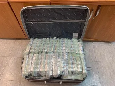 У "Борисполі" жінку викрили на спробі ввезти 70 тис. наркотичних пігулок з Йорданії