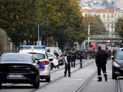 Терорист з ножем напав на людей біля собору у французькій Ніцці: щонайменше 3 жертви