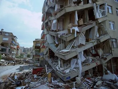 Землетрясение в Эгейском море: возросло число жертв, Афины и Анкара готовы к "дипломатии землетрясений"