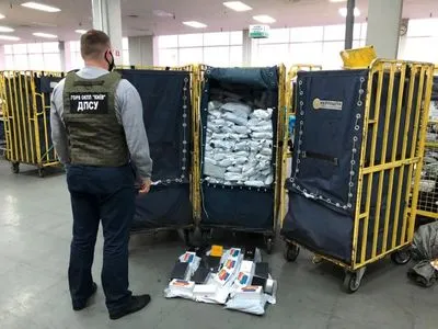 У "Борисполі" виявили 700 нелегальних посилок з технікою