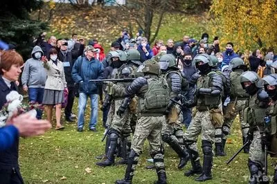 Протести у Білорусі: вже понад 30 затриманих, у Мінську силовики застосували зброю