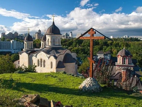 В Киеве мужской монастырь закрыли на карантин